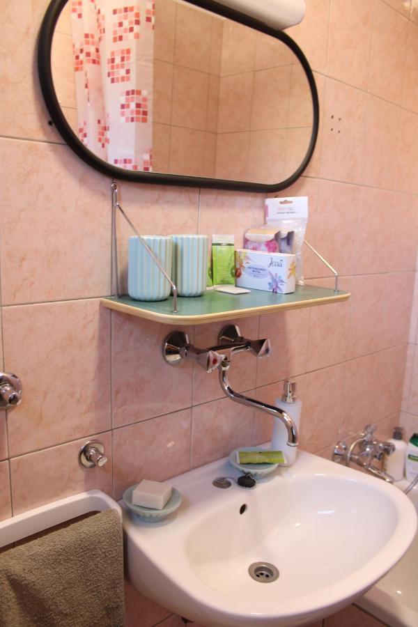 Studio Apartman Hinko Джяково Экстерьер фото